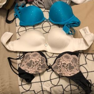 Victoria secret bras size 32B